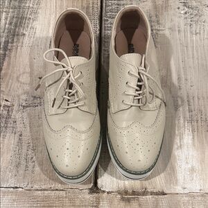 Classic Beige Men's Brogue Shoes